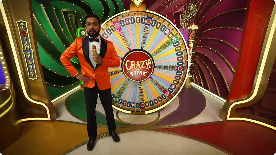 Présentateur et roue géante du jeu Crazy Time